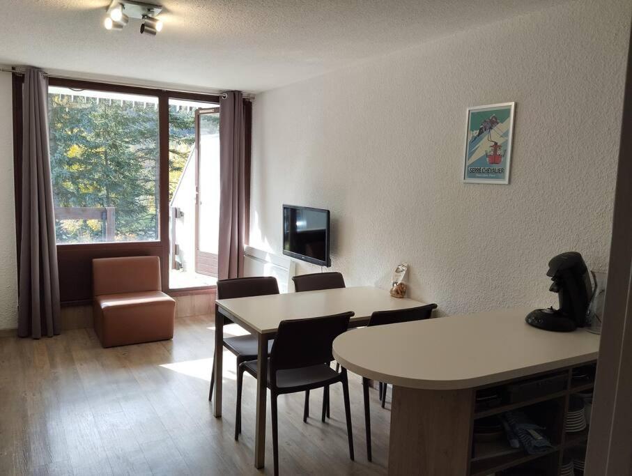 Appartement Idealement Situe Saint-Chaffrey Exterior photo